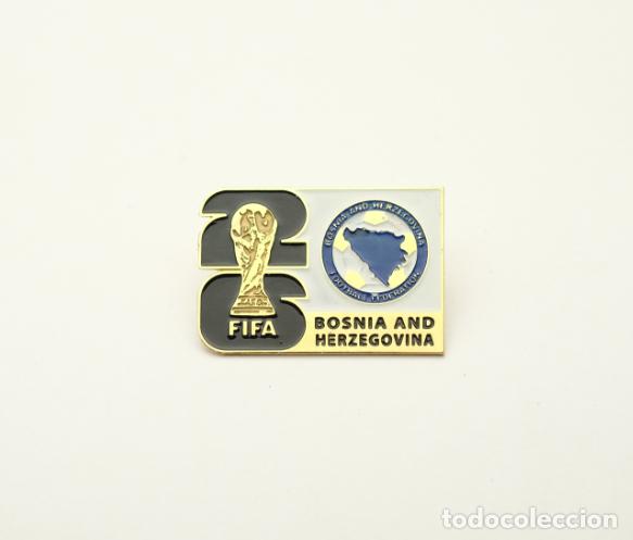 Coleccionismo deportivo: Metal badge football 2026 FIFA World Cup - Bosnia and Herzegovina national team.