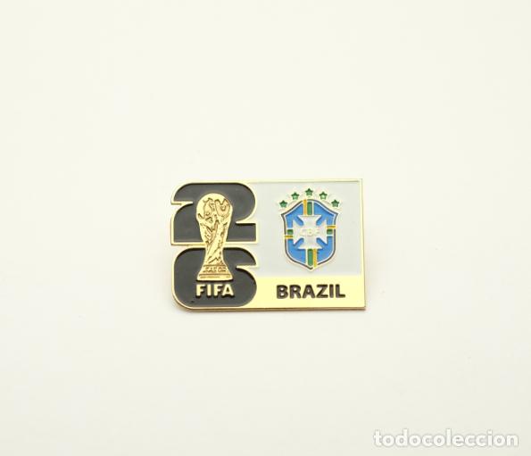 Coleccionismo deportivo: Metal badge football 2026 FIFA World Cup - Brazil national team.