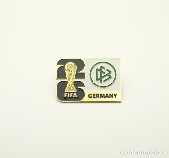 Coleccionismo deportivo: Metal badge football 2026 FIFA World Cup - Germany national team.