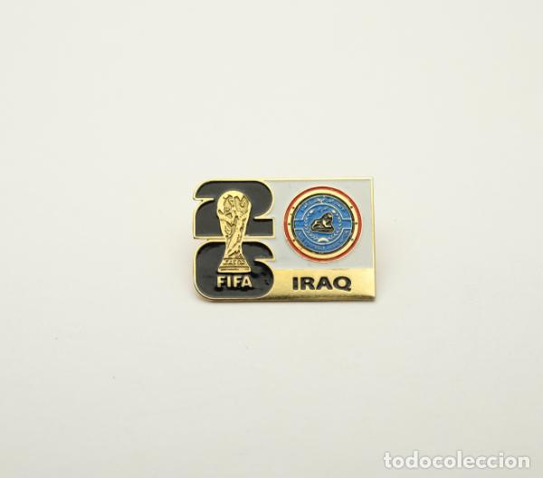 Coleccionismo deportivo: Metal badge football 2026 FIFA World Cup - Iraq national team.