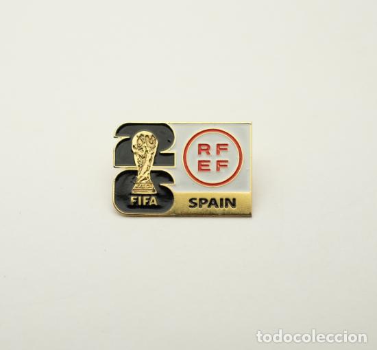 Coleccionismo deportivo: Metal badge football 2026 FIFA World Cup - Spain national team.