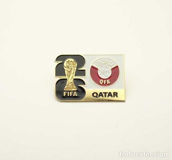 Coleccionismo deportivo: Metal badge football 2026 FIFA World Cup - Qatar national team.
