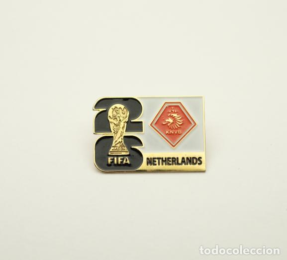 Coleccionismo deportivo: Metal badge football 2026 FIFA World Cup - Netherlands national team.