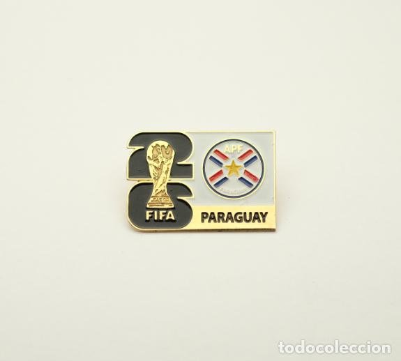 Coleccionismo deportivo: Metal badge football 2026 FIFA World Cup - Paraguay national team.