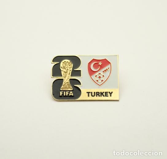 Coleccionismo deportivo: Metal badge football 2026 FIFA World Cup - Turkey national team.