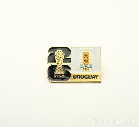 Coleccionismo deportivo: Metal badge football 2026 FIFA World Cup - Uruguay national team.