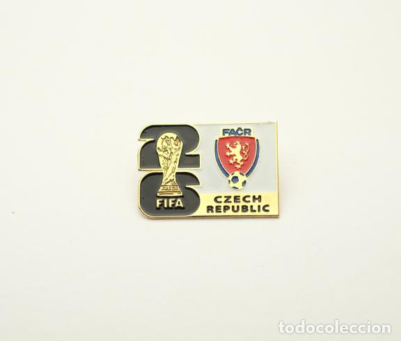 Coleccionismo deportivo: Metal badge football 2026 FIFA World Cup - Czech Republic national team.