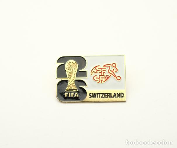 Coleccionismo deportivo: Metal badge football 2026 FIFA World Cup - Switzerland national team.