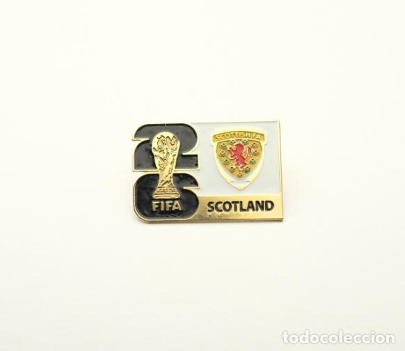 Coleccionismo deportivo: Metal badge football 2026 FIFA World Cup - Scotland national team.