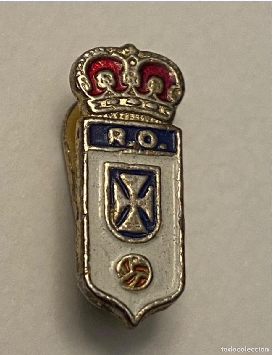 Coleccionismo deportivo: ANTIGUA INSIGNIA FUTBOL REAL OVIEDO
