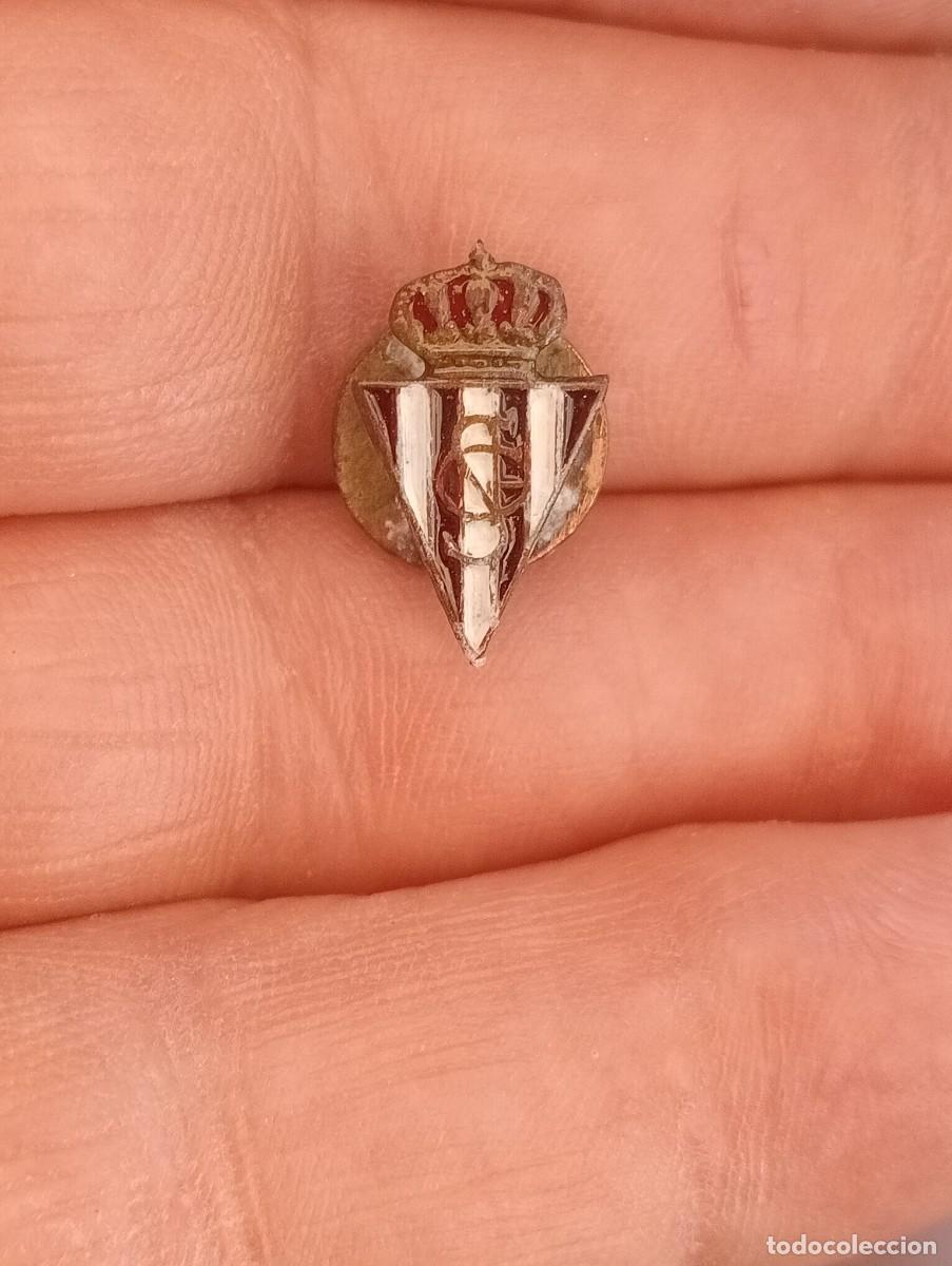 Coleccionismo deportivo: INSIGNIA FUTBOL REAL SPORTING DE GIJON SOLAPA PINS OJAL