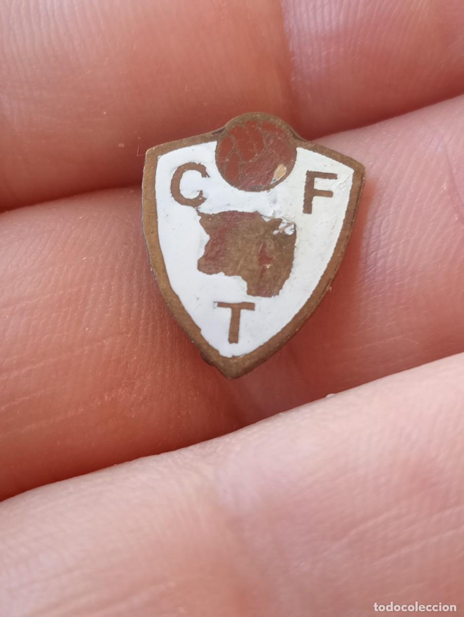 Coleccionismo deportivo: INSIGNIAS CLUB F&Uacute;TBOL TORNABOUS LLEIDA CATALUNYA ALFILER PINS , OJAL,SOLAPA,