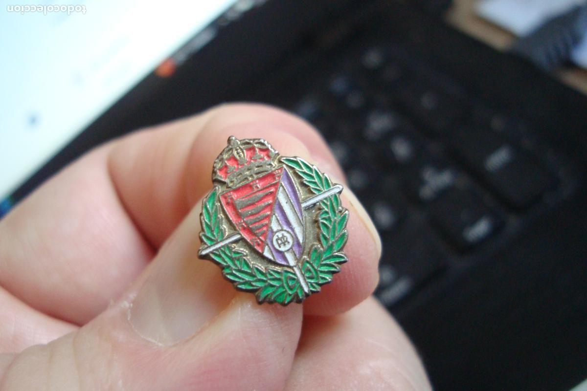 Coleccionismo deportivo: ANTIGUO PIN REAL VALLADOLID FUTBOL