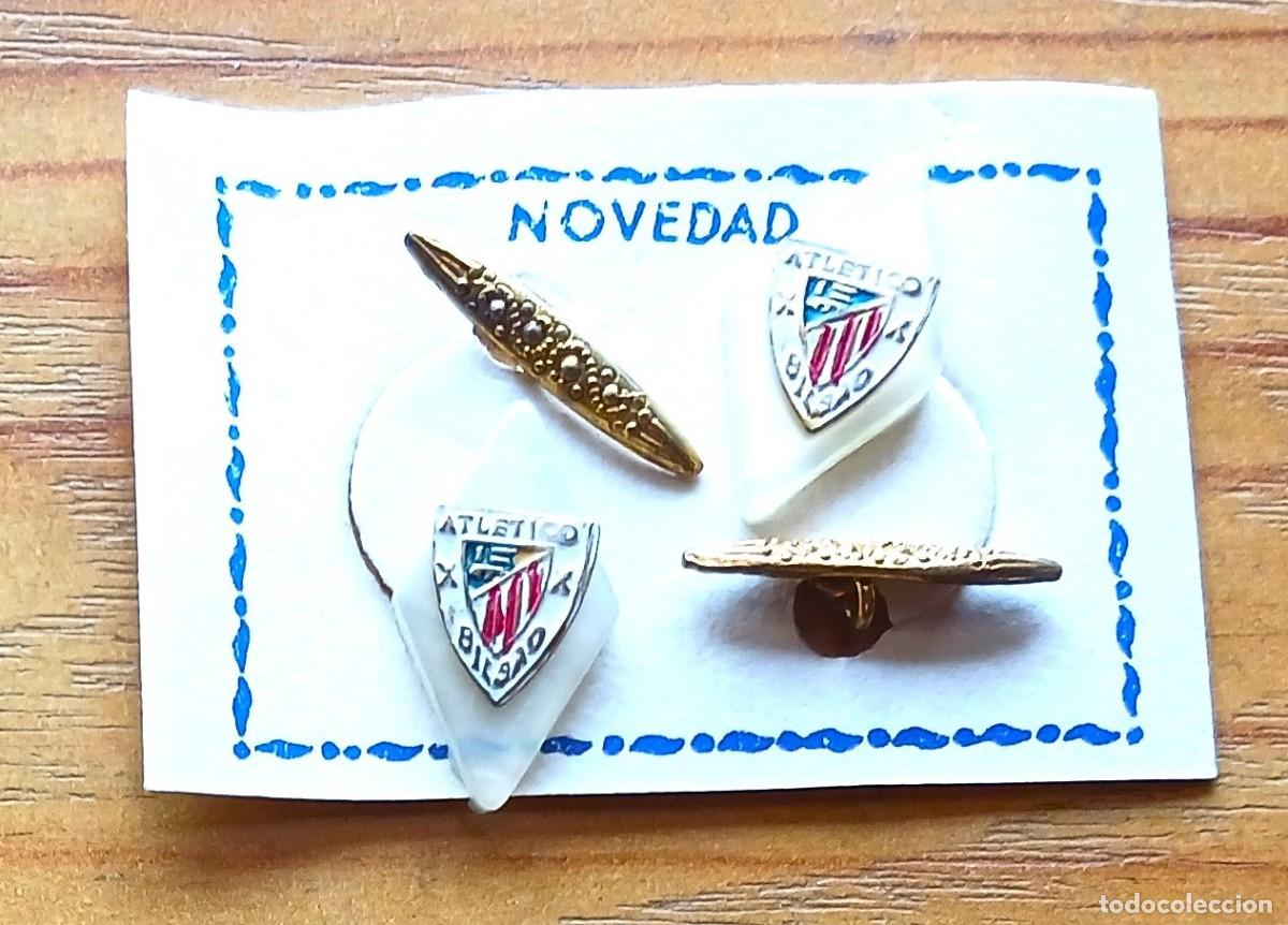 Coleccionismo deportivo: GEMELOS ATHLETIC CLUB BILBAO VIZCAYA FUTBOL LOGO METAL SOBRE SIMIL METACRILATO PINS INSIGNIAS R