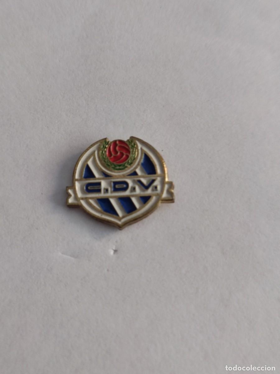 Coleccionismo deportivo: PIN FUTBOL DEL CLUB DEPORTIVO VICALVARO DE MADRID