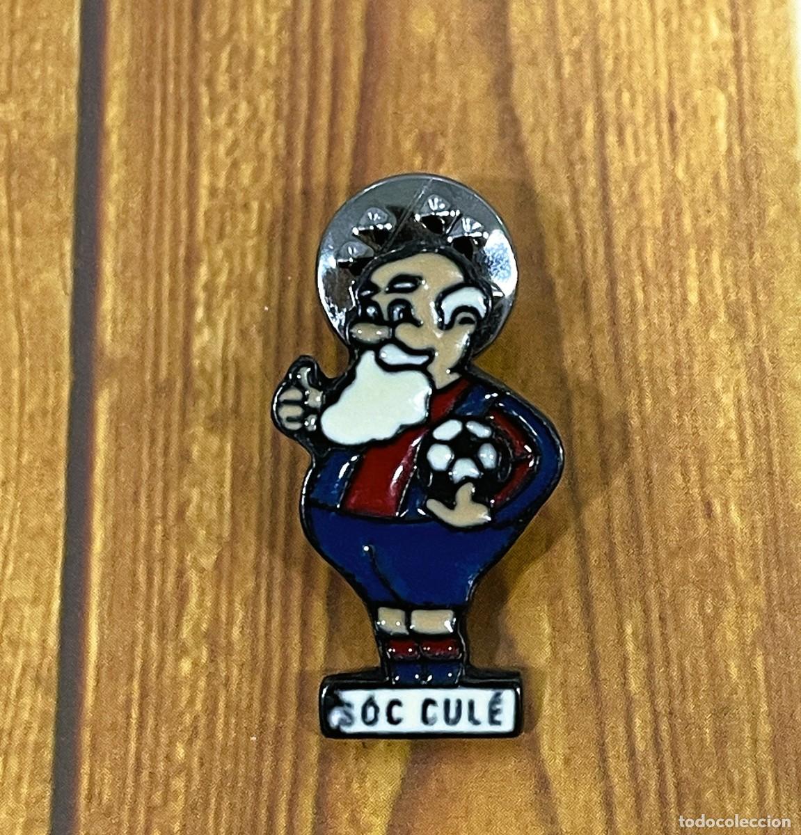 Coleccionismo deportivo: PIN DE L&acute;AVI DEL BAR&Ccedil;A / F&Uacute;TBOL CLUB BARCELONA - SOC CUL&Eacute;. SANTOS, A&Ntilde;OS 90