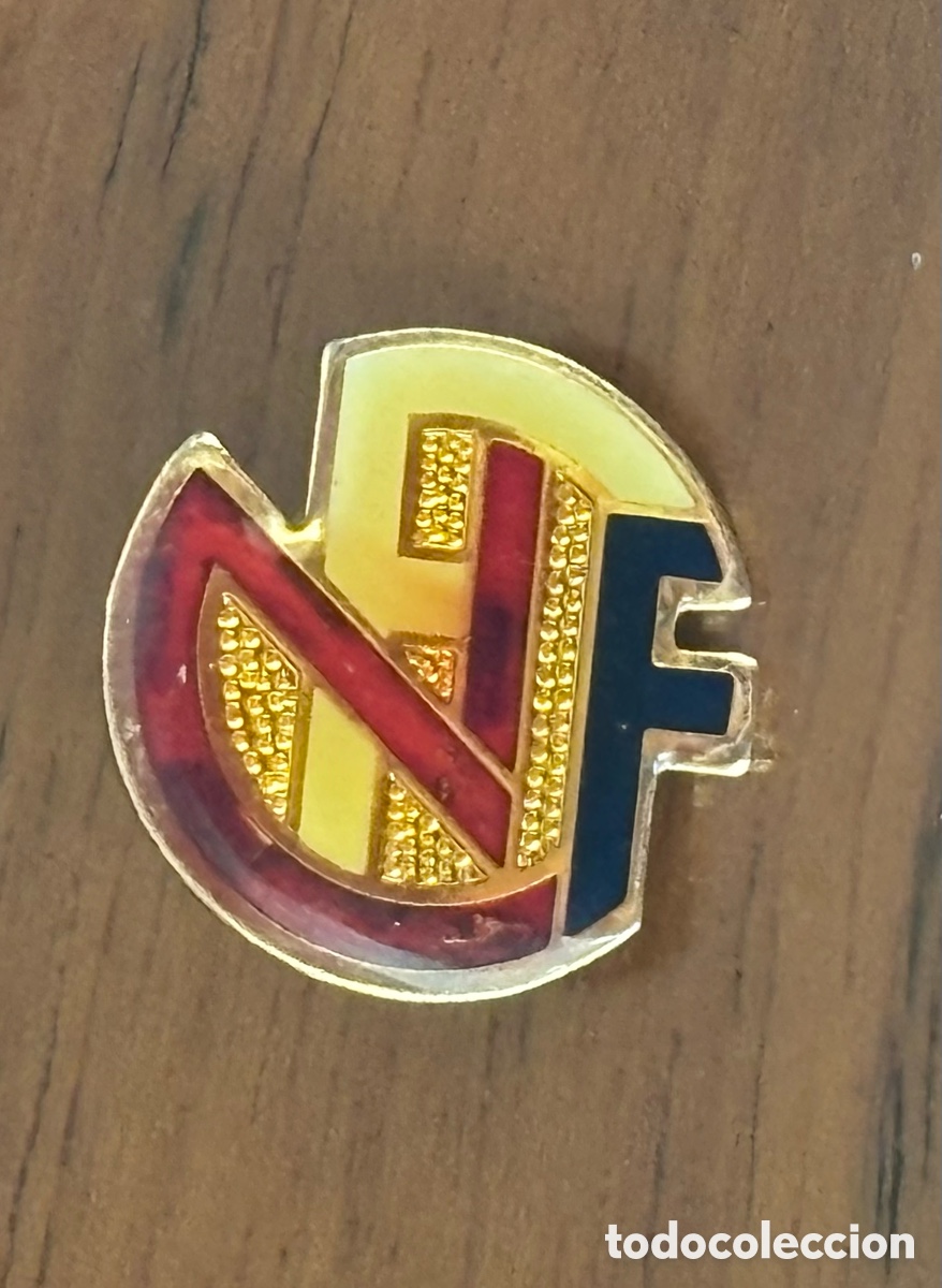 Coleccionismo deportivo: Pin Insignia NFF Norges Fotballforbund - Federaci&oacute;n Noruega de F&uacute;tbol Vintage