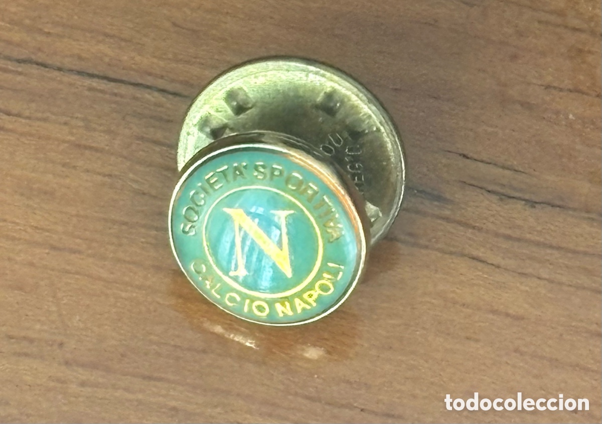 Coleccionismo deportivo: Pin de solapa vintage S.S.C. Napoli - Escudo esmaltado - Raro