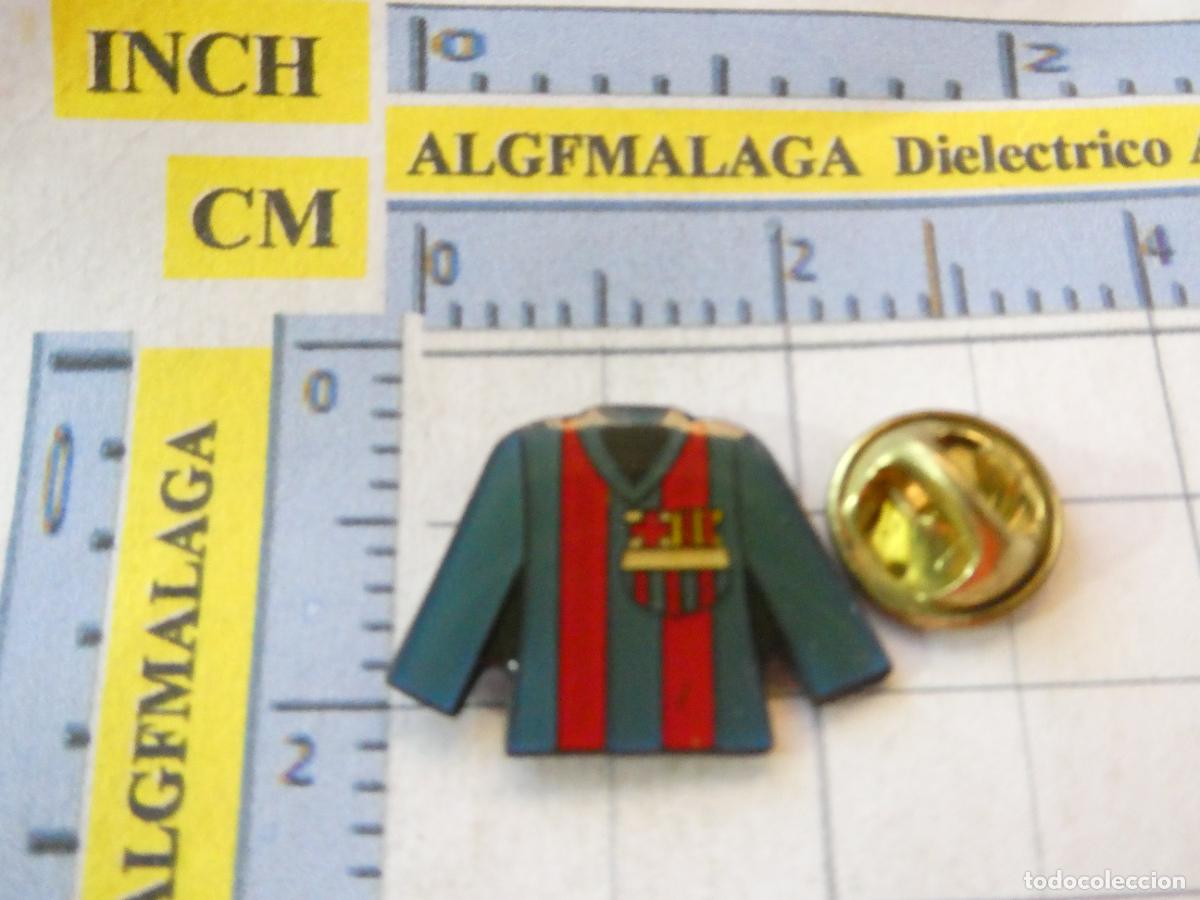 Coleccionismo deportivo: PIN DE DEPORTES. F&Uacute;TBOL. FC BARCELONA CAMISETA. ESCUDO DEL EQUIPO