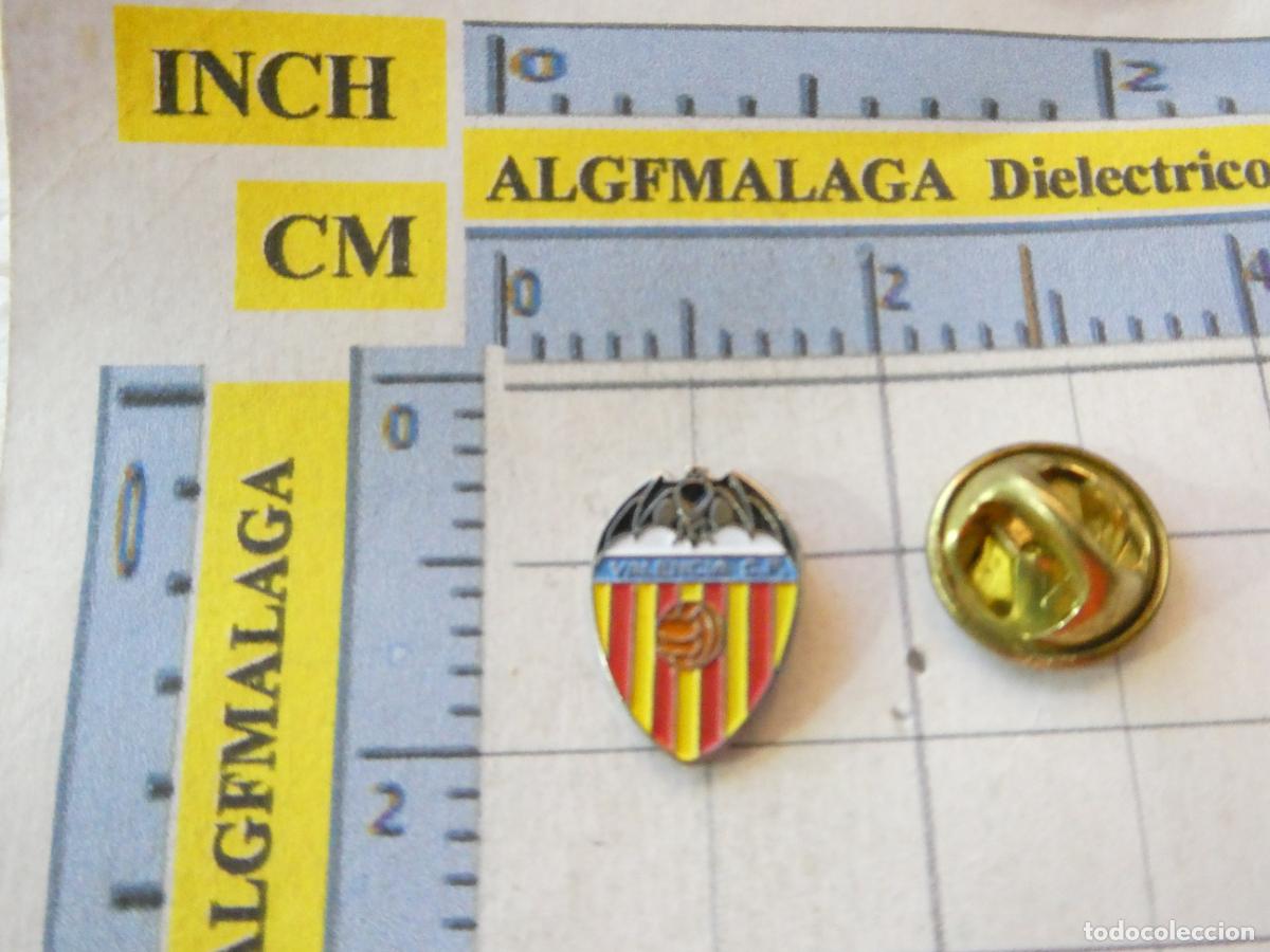 Coleccionismo deportivo: PIN DE DEPORTES. F&Uacute;TBOL. VALENCIA CF. ESCUDO DEL EQUIPO