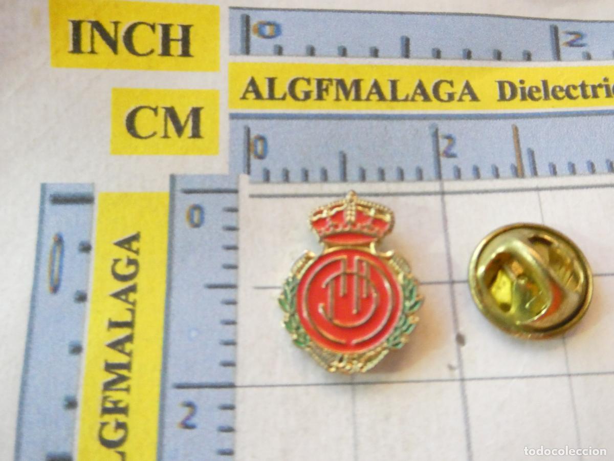 Coleccionismo deportivo: PIN DE DEPORTES. F&Uacute;TBOL. RCD MALLORCA. ESCUDO DEL EQUIPO