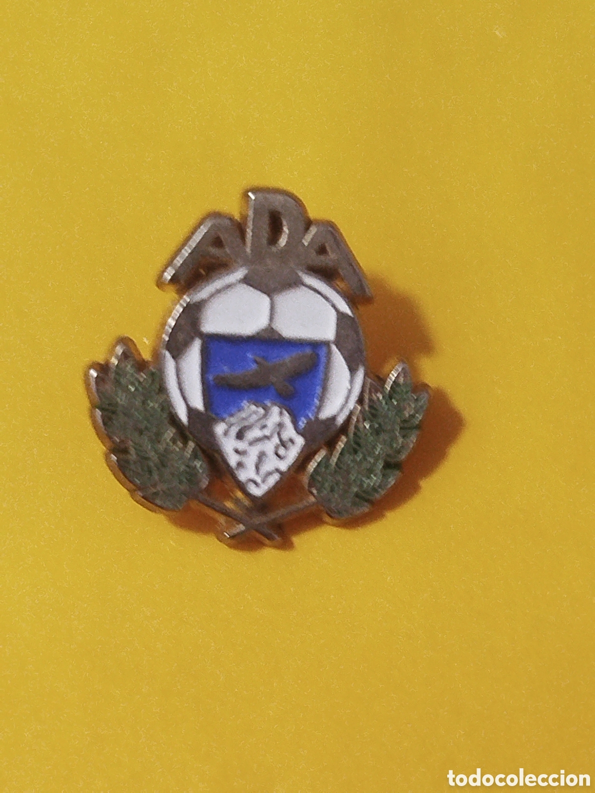 Coleccionismo deportivo: PINS DE FUTBOL OFICIAL AD ALCORC&Oacute;N.MADRID