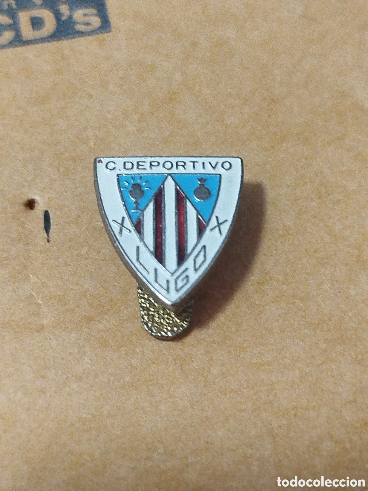 Coleccionismo deportivo: PINS DE FUTBOL OFICIAL C.D.LUGO