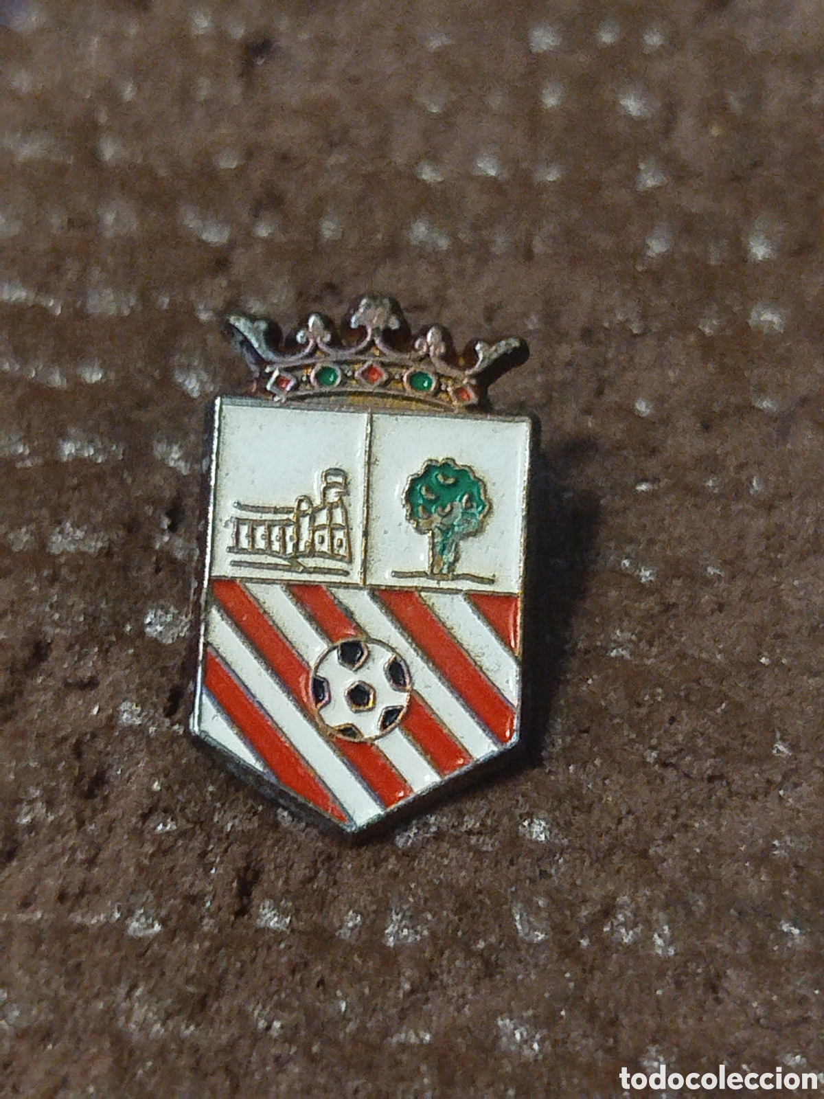 Coleccionismo deportivo: PINS DE FUTBOL OFICIAL C.AT ARTAJONES NAVARRA