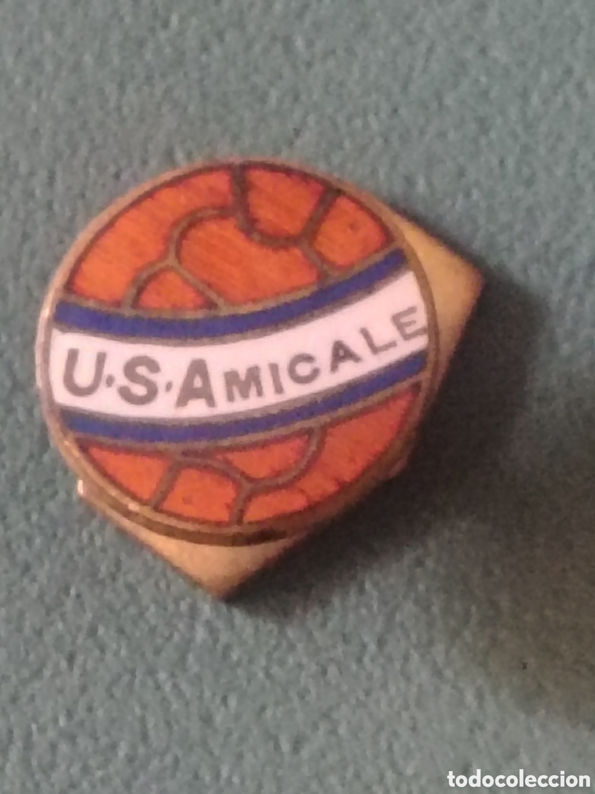 Coleccionismo deportivo: PIN F&Uacute;TBOL OJAL, UNI&Oacute;N SPORTIVE AMICALE, FRANCIA, A&Ntilde;OS 50, ESMALTE
