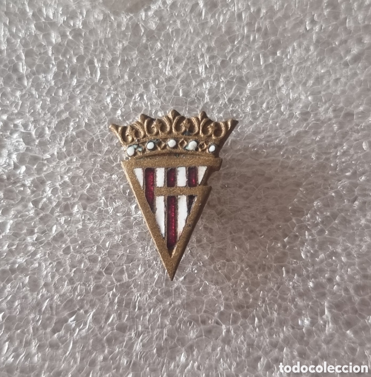 Coleccionismo deportivo: Pin insignia esmaltada del Sporting de Gij&oacute;n 1943