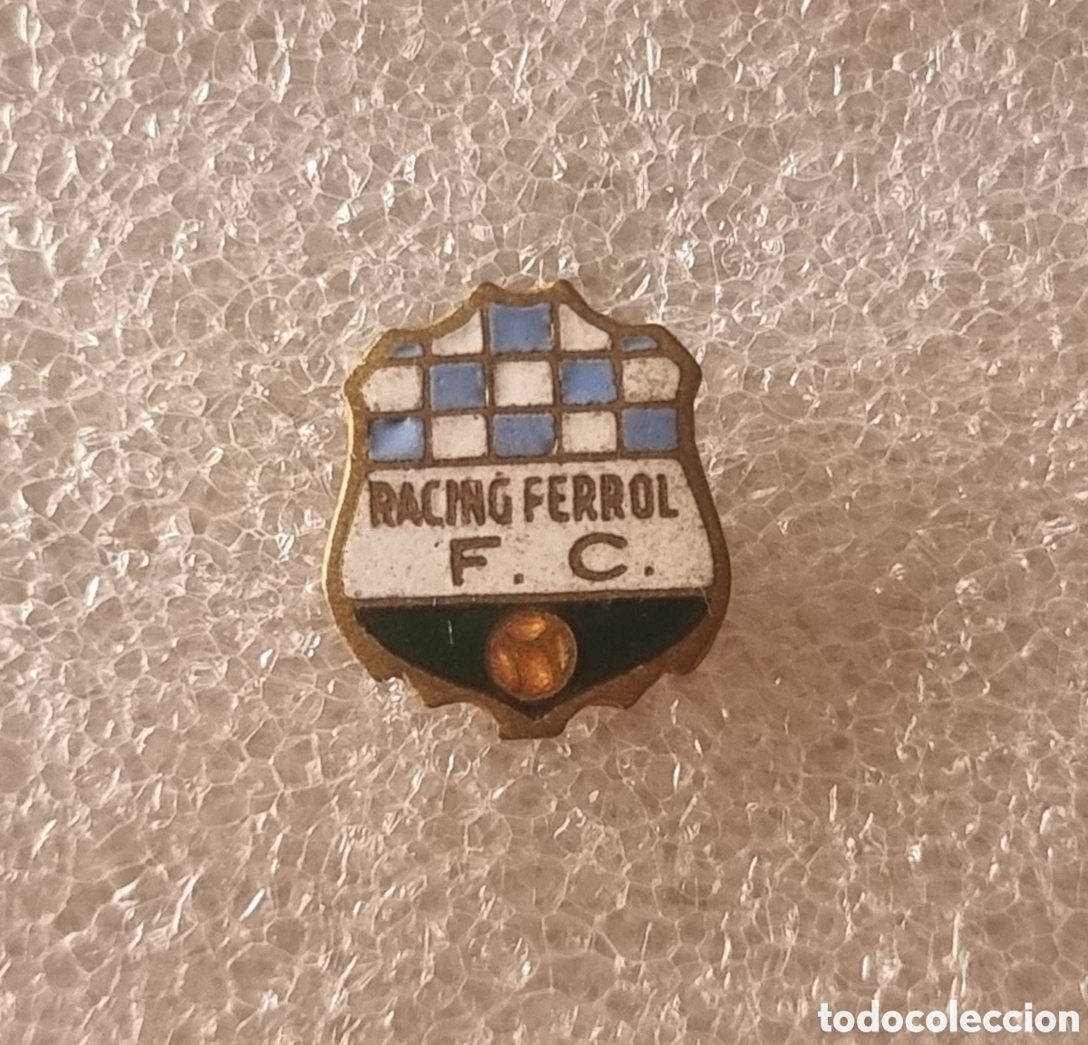 Coleccionismo deportivo: Pin insignia esmaltada del Racing de Ferrol de 1930