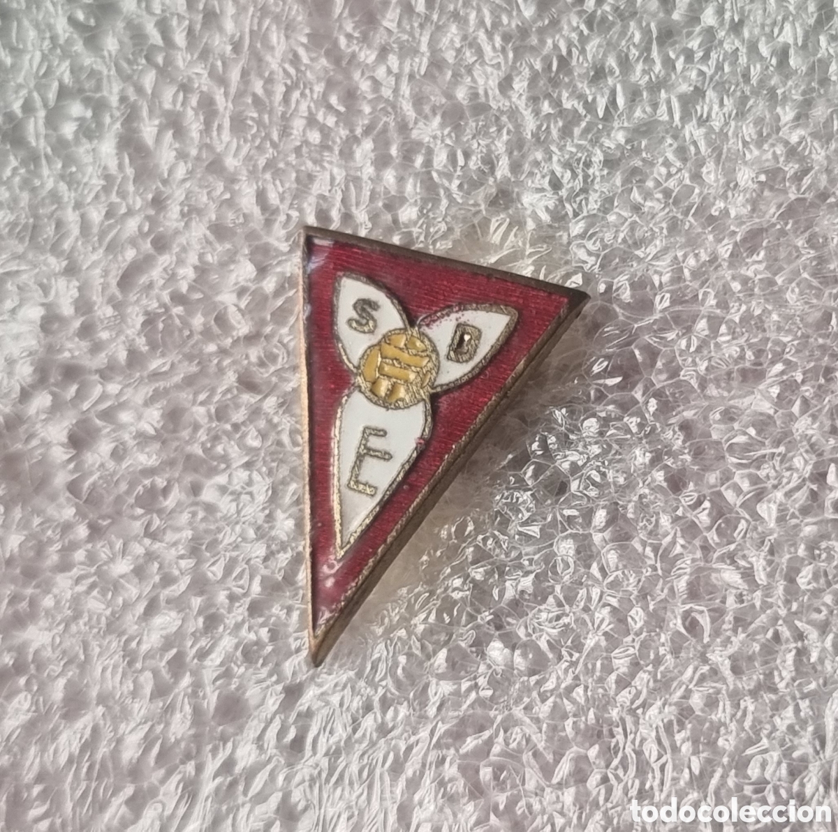 Coleccionismo deportivo: Pin insignia esmaltada del S.D. Escoriaza de 1947