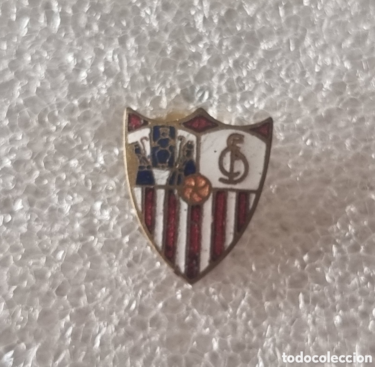 Coleccionismo deportivo: Pin insignia esmaltada del Sevilla de 1945