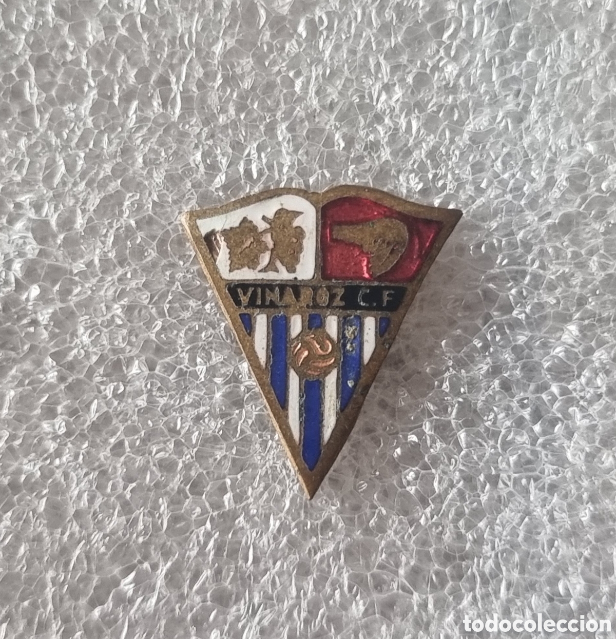 Coleccionismo deportivo: Pin insignia esmaltada del Vinaroz C.F. (Castell&oacute;n)