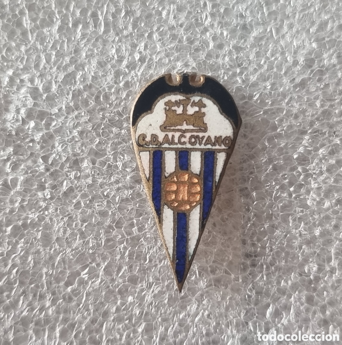 Coleccionismo deportivo: Pin insignia esmaltada del Alcoyano de 1957