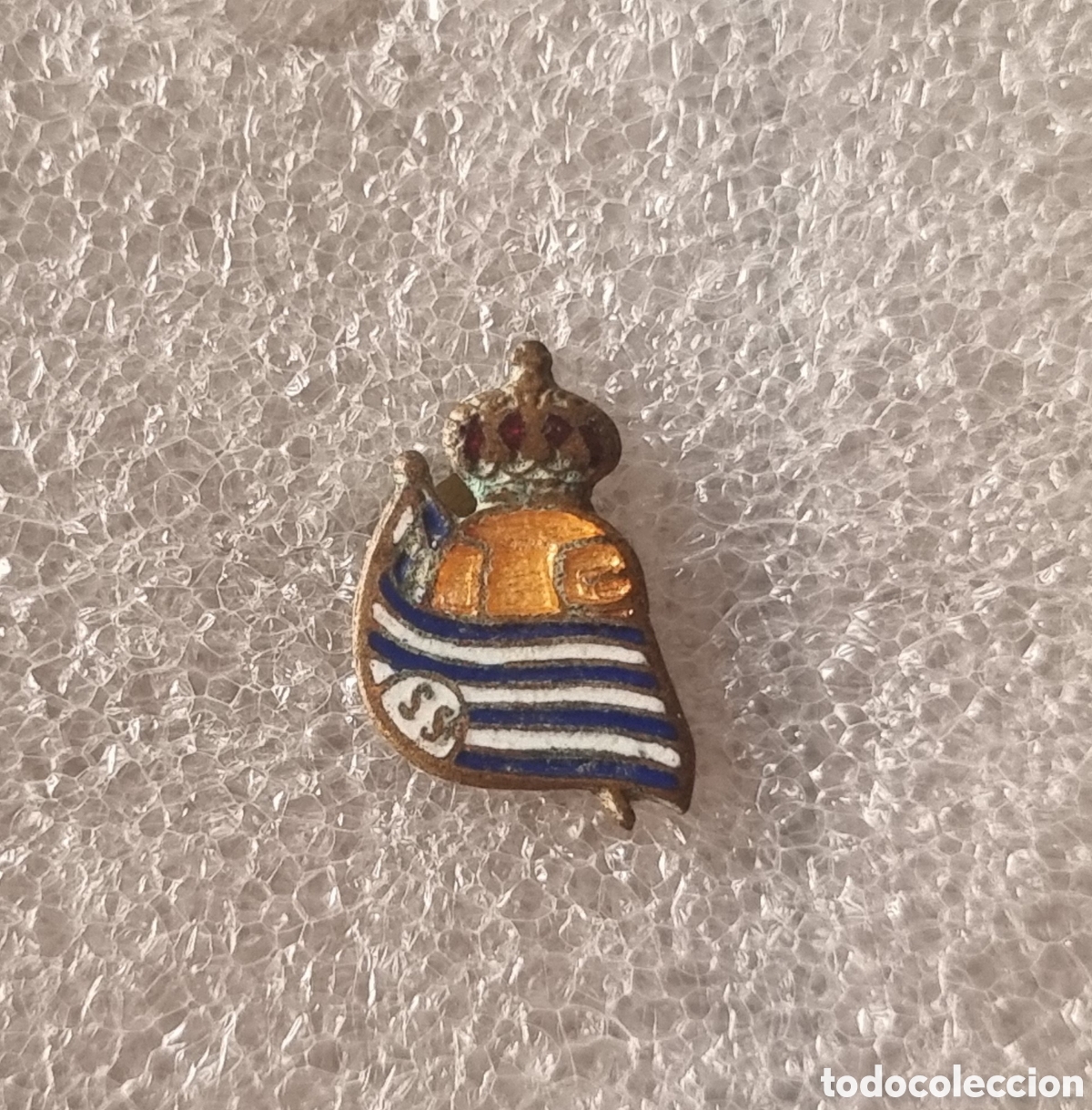 Coleccionismo deportivo: Pin insignia esmaltada de la Real Sociedad de 1940