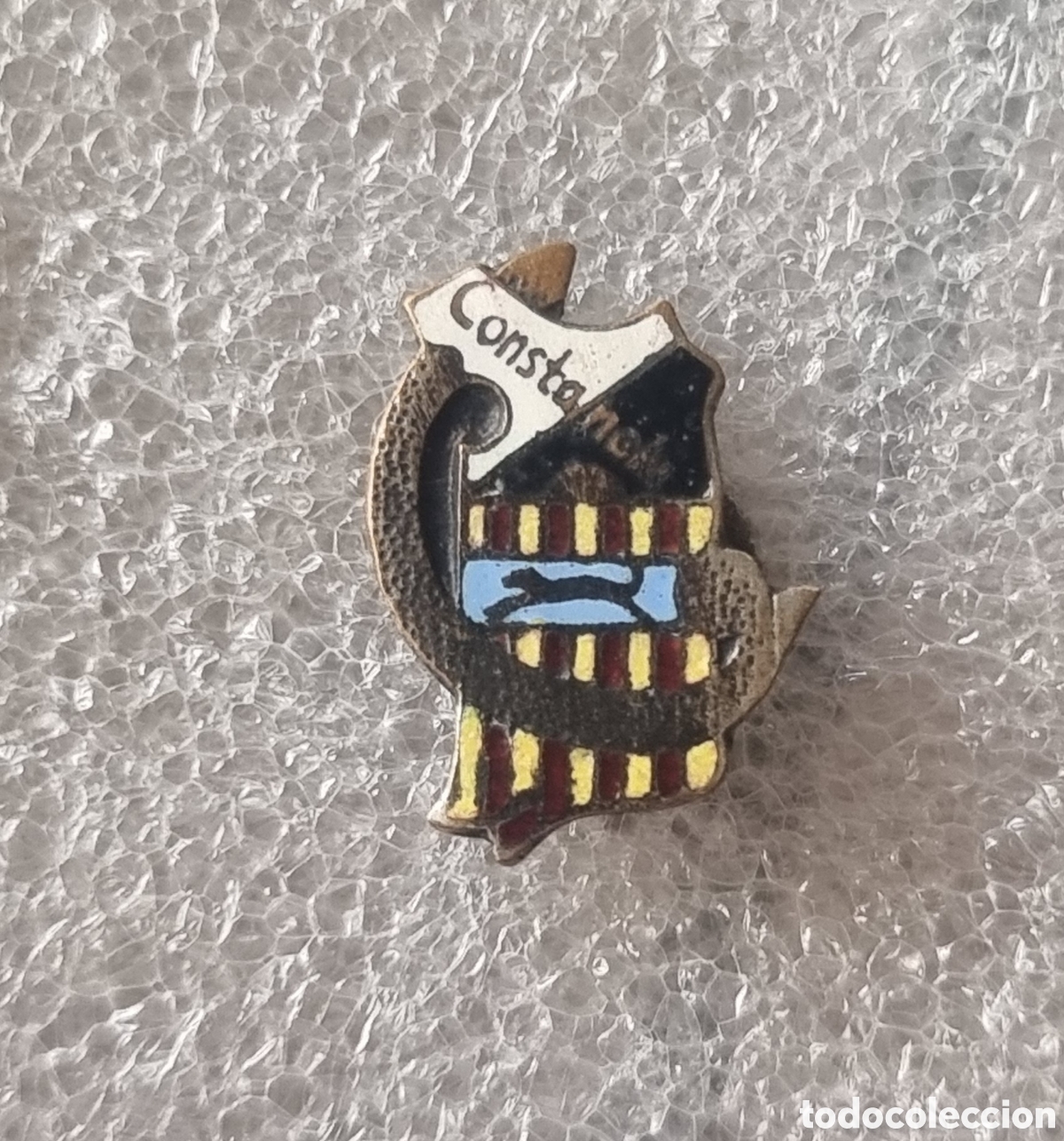 Coleccionismo deportivo: Pin insignia esmaltada del C.D. Constancia a&ntilde;os 50