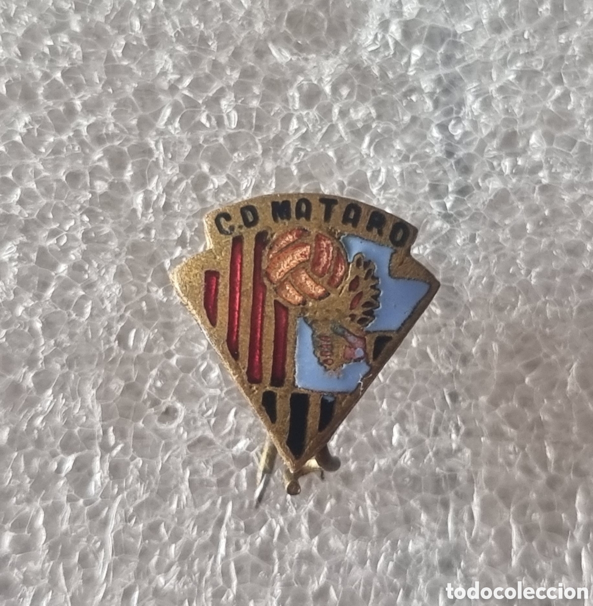 Coleccionismo deportivo: Pin insignia esmaltada del Matar&oacute; de 1939