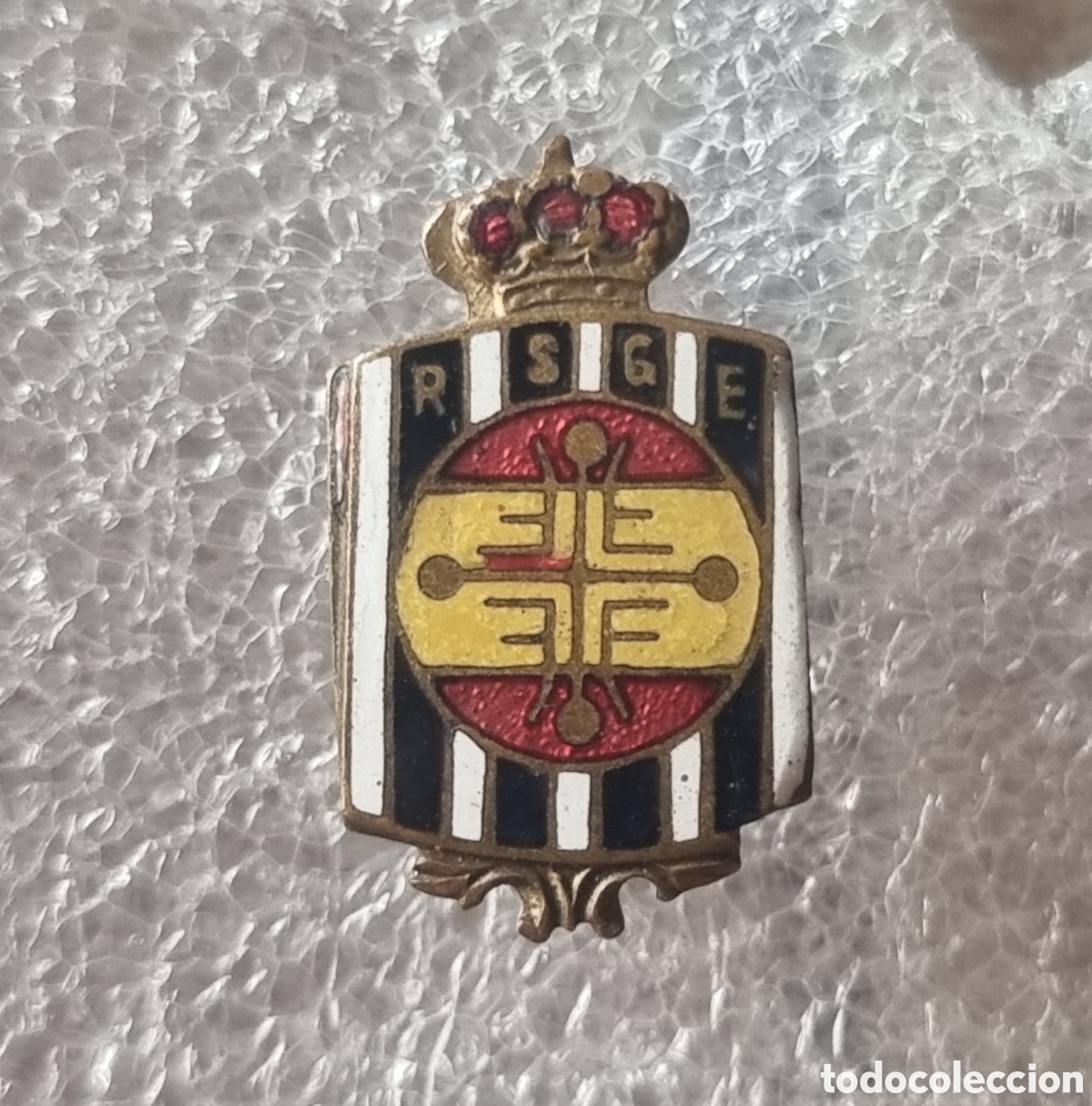 Coleccionismo deportivo: Pin insignia esmaltada de la Real Sociedad Gimn&aacute;stica Espa&ntilde;ola de 1920