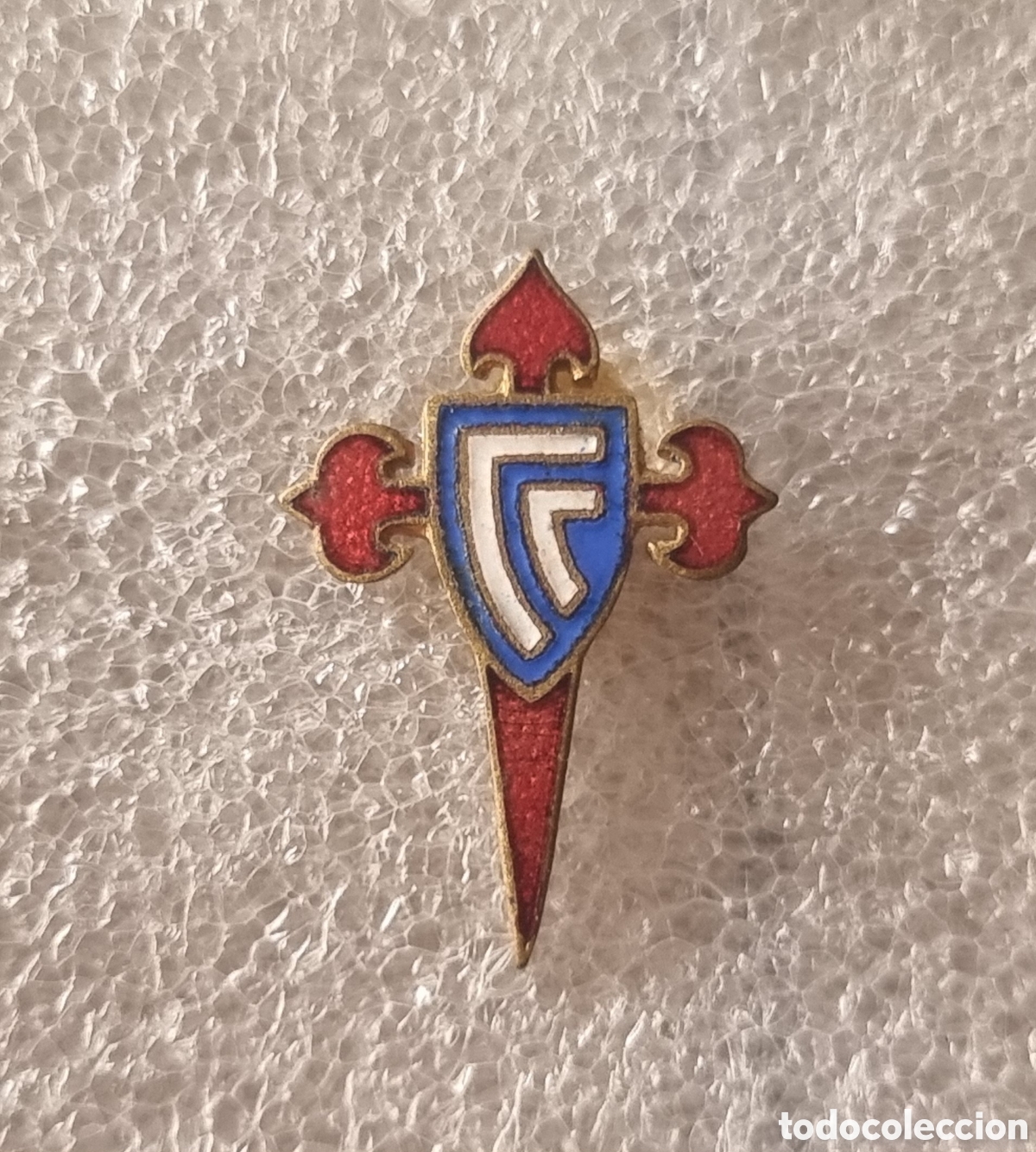 Coleccionismo deportivo: Pin insignia esmaltada del Celta de Vigo de 1948