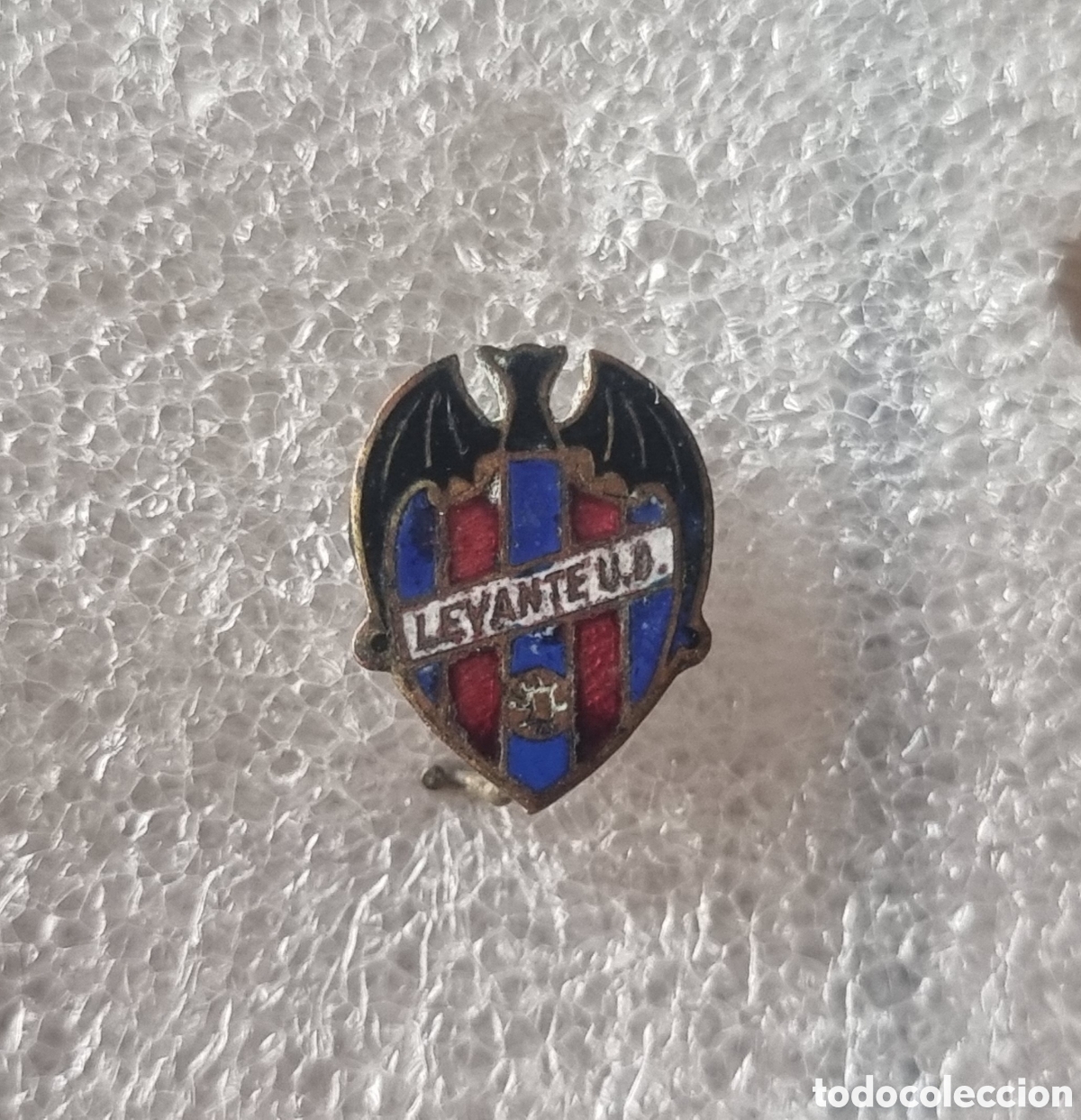 Coleccionismo deportivo: Pin insignia esmaltada del Levante de 1942