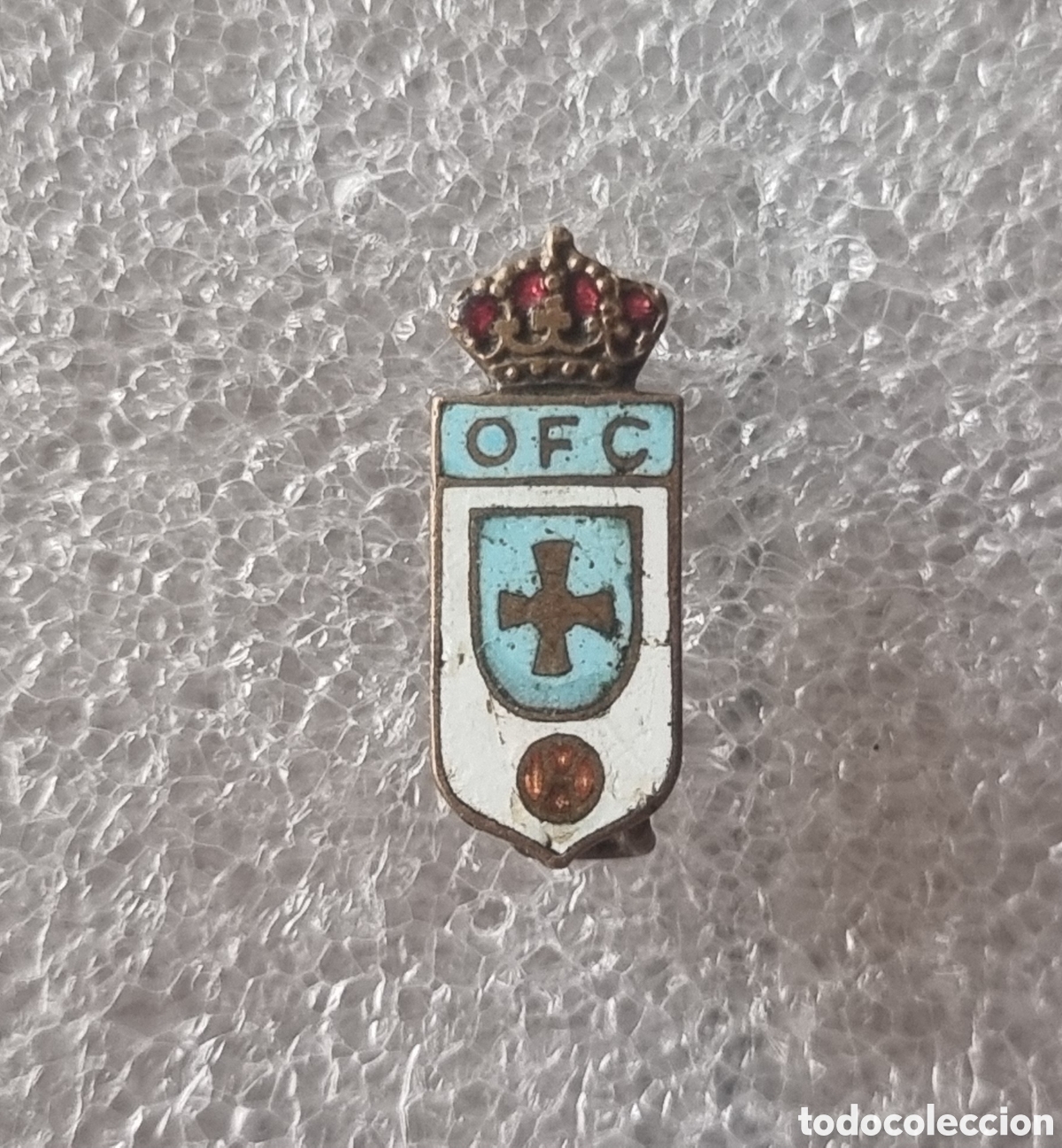 Coleccionismo deportivo: Pin insignia esmaltada. Primer escudo del Oviedo F.C. de 1926