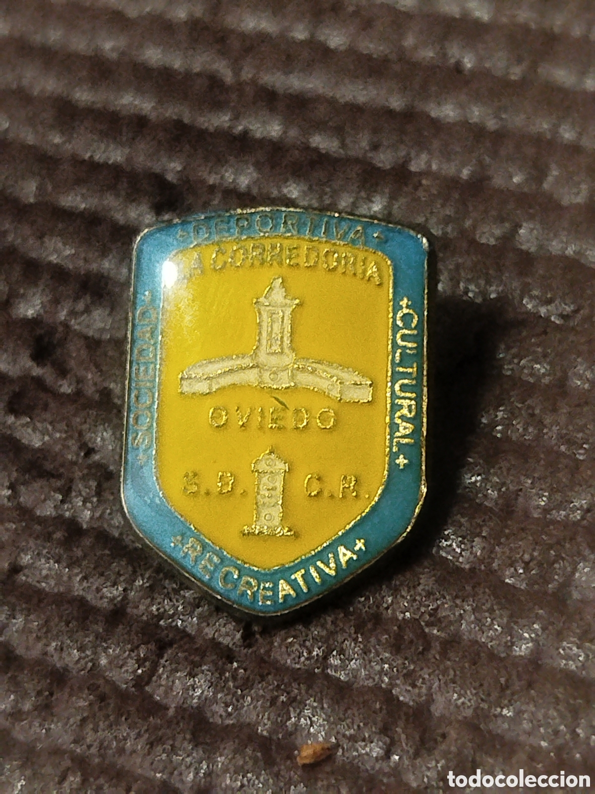 Coleccionismo deportivo: PINS DE FUTBOL OFICIAL SDCR LA CORREDORIA.OVIEDO ASTURIAS