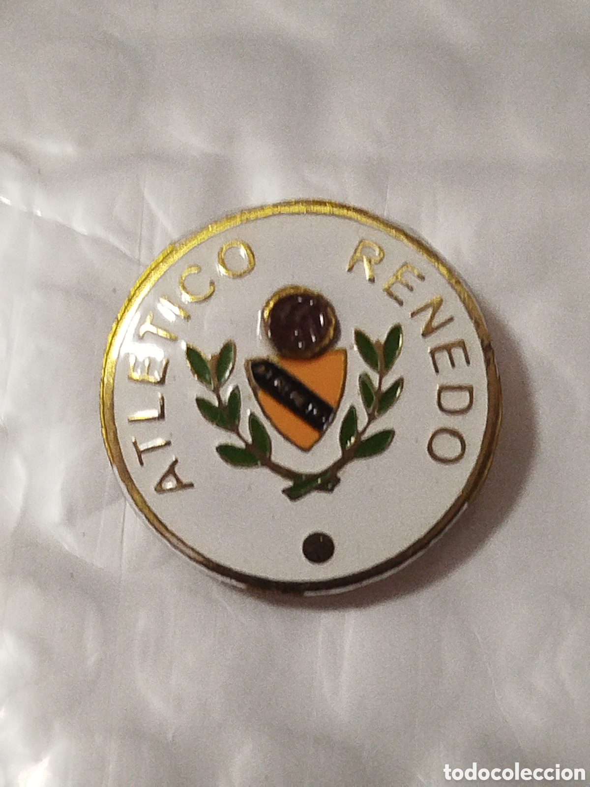 Coleccionismo deportivo: PINS DE FUTBOL ATL&Eacute;TICO RENEDO . Pi&eacute;lagos CANTABRIA
