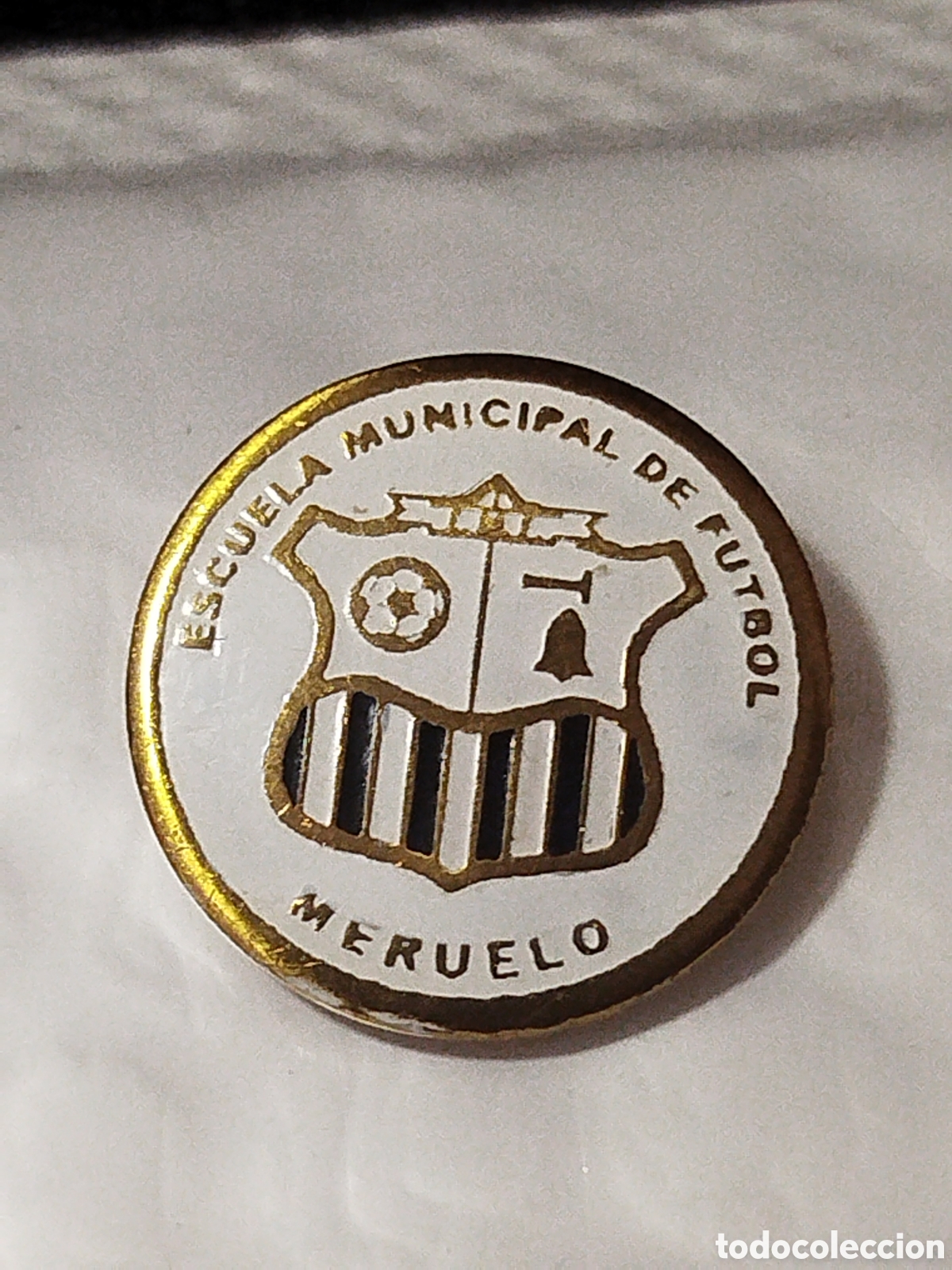 Coleccionismo deportivo: PINS DE FUTBOL EM.DE FUTBOL MERUELO CANTABRIA