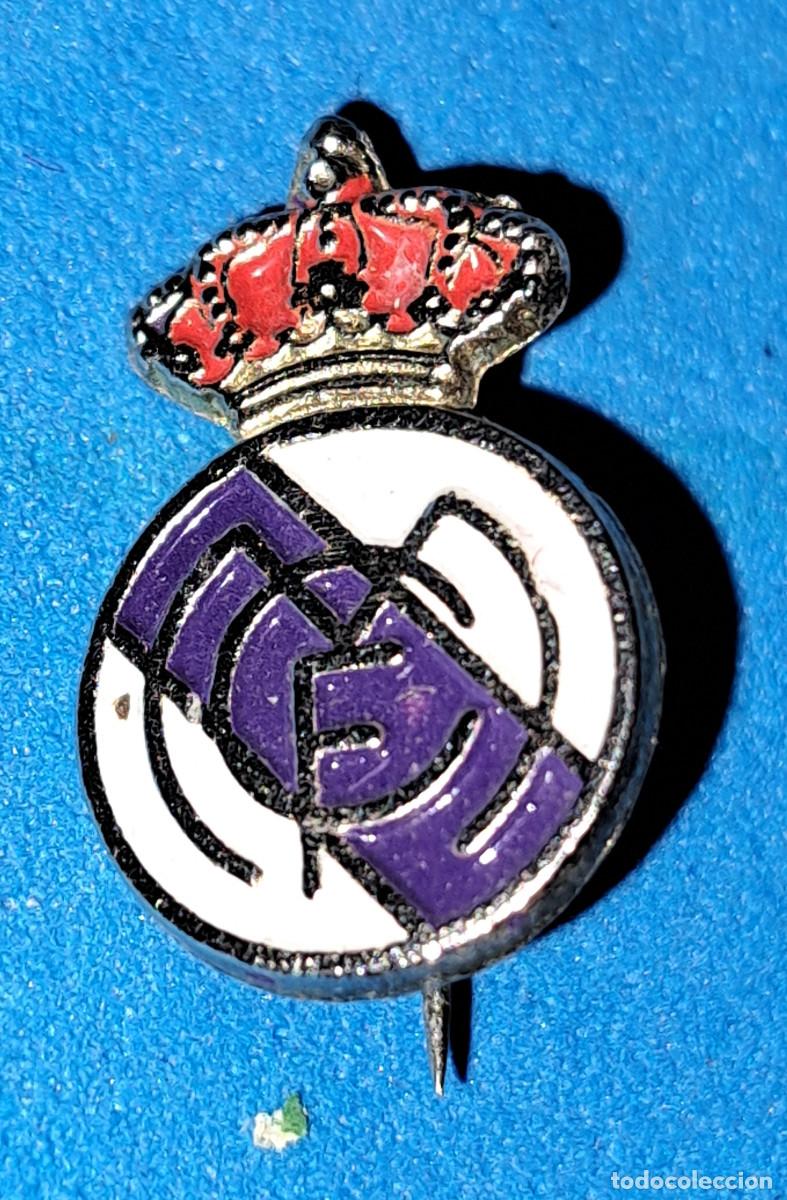 Coleccionismo deportivo: ANTIGUA INSIGNIA DE ALFILER - REAL MADRID