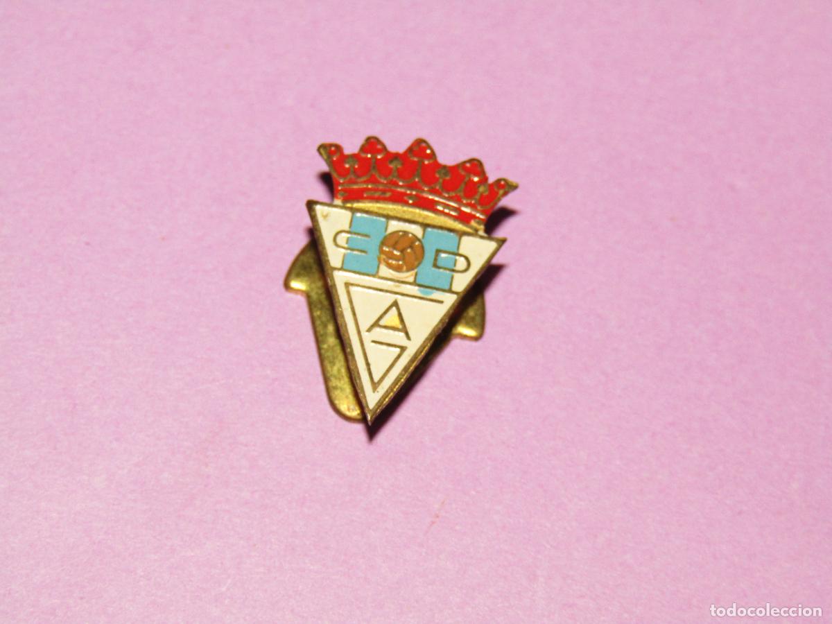 Coleccionismo deportivo: Antigua Insignia de Ojal o Solapa de Alg&uacute;n Equipo de Futbol de Alicante