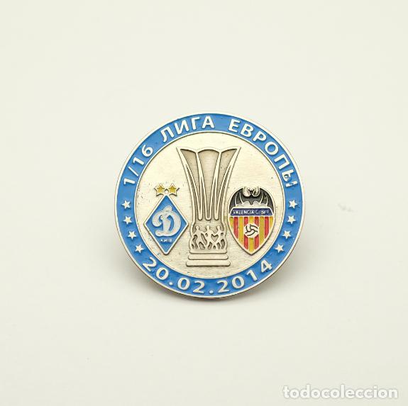 Coleccionismo deportivo: Badge Pin: UEFA Europa League 2013-14 Dynamo Kyiv Ukraine - Valencia FC Spain