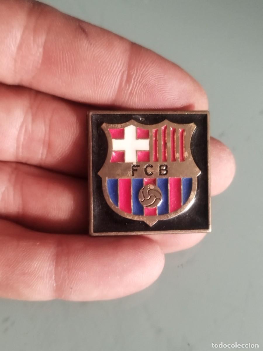 Coleccionismo deportivo: Antigua escudo de l FC Barcelona. Bar&ccedil;a. Metal esmaltado.