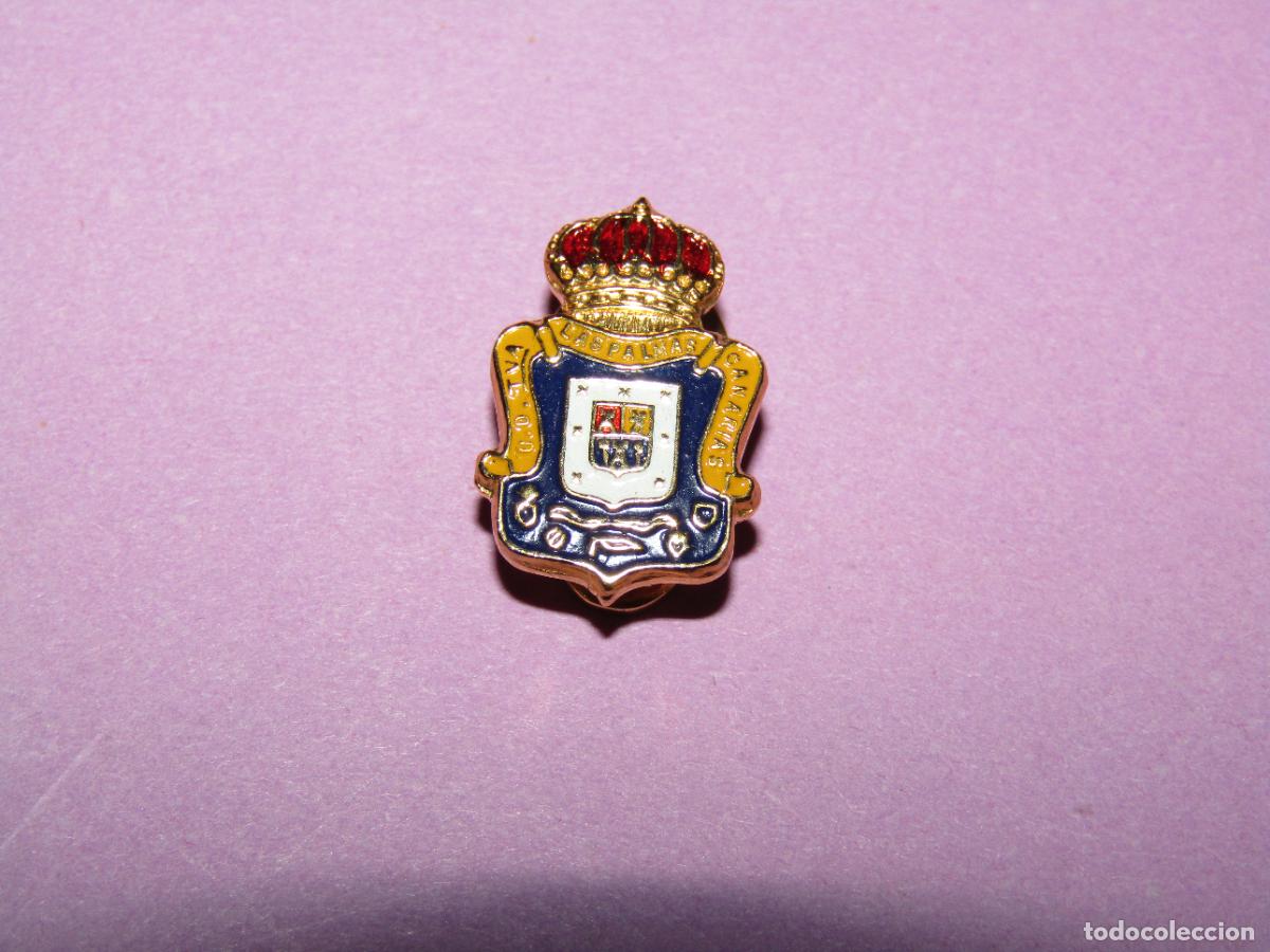 Coleccionismo deportivo: Antigua Insignia para Ojal o Solapa en Lat&oacute;n y Esmaltes de la UNI&Oacute;N DEPORTIVA LAS PALMAS